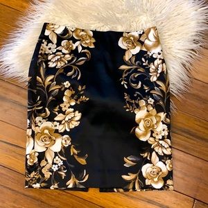 EUC- White House Black Market Floral Skirt Size 4